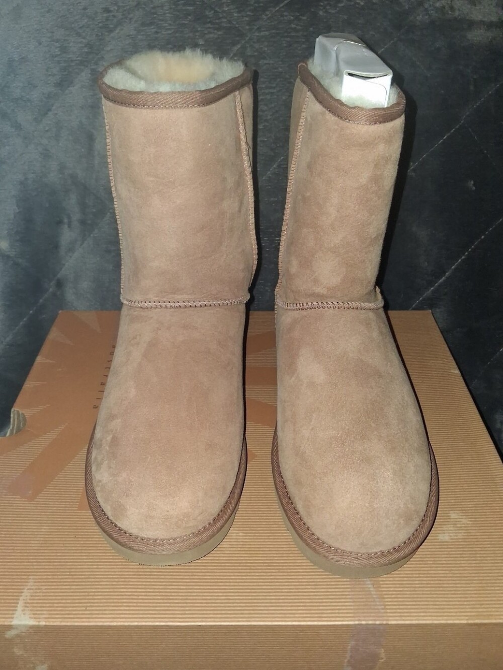 NWB UGG Austrailia Classic Boots Womens Size 9